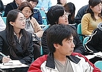 　馬祖生活資訊電台昨日舉辦為期兩天的廣播訓練課程，人氣相當旺，圖中祝家琦（二排左一）更是遠從台灣而來專程參加。（圖／文：張登傑）
