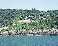 大坵島上仍有十間古厝外觀保存完好,整修後發展民宿觀光極具潛力。(圖/文:陳鵬雄)