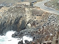 　東引風虎角興建三座擋牆護坡，其中二座是位在山坳裡，馬路上是不容易看得到。（圖／文：陳其敏）