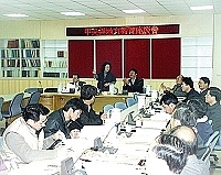 　中央與地方教育座談會抵馬召開，教育部政務次長范巽綠是三度馬，她也特別介紹首度來馬的隨行官員們。（圖／文：曹重偉）