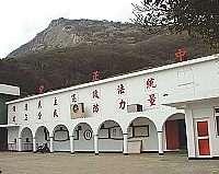 　塘岐中正堂最近軍方進行粉刷整修，但內部設施仍然老舊。（圖／文：陳鵬雄）