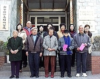　關懷老人，連江縣婦女會一行走訪大同之家，祝福老人家們身體健康。（圖／文：曹重偉）