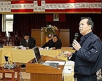 　縣長陳雪生、議長陳振清等人前往警察局聽取總統選舉治安維護工作簡報，陳雪生要求警局務必維護這次的總統大選以及公投的選舉治安。（圖／文：張登傑）