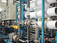 　西莒海淡廠現正進入正式試車產水階段，圖為海淡廠產水情形與儀器圖表。（圖：連江縣政府工務局提供）