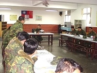 馬防部副司令戴將軍於軍品整備座談會中聽取各單位裝備概況。【圖/文:蘇晉正】