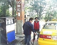 　「運將」們對油價有否調漲感受最直接，生意難做加上調漲後每次加油要多花二、三十塊，久了也是不小的數目。（圖／文：曹重偉）