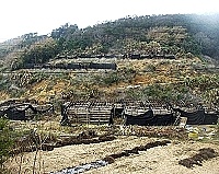 珠螺村內舊養菇場無人管理,地主也任其荒廢下去,形成該村的灰暗角落。(圖/文:曹重偉)