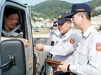   連江縣警察局在四月份開始的交通大執法，共取締了高達七十七件交通違法案件，請民眾不要存有僥倖心態，以免收到罰單。（圖／文：張登傑）