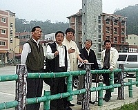 　山隴海埔新生地景觀工程完成初步規劃，縣長陳雪生邀集曹原彰、徐文吉、劉潤南等前往現地會勘，就規劃內容做實地比對。（圖／文：曹重偉）