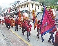 　馬祖境天后宮擴大遶境活動昨天進行南竿清道儀式，隊伍足跡踏遍每個村落，沿途受到各村鄉親熱烈歡迎。（圖／文：曹重偉）