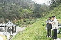 　縣長陳雪生前往珠螺軍人公墓公園進行整建工程現地會勘，並要求設計公司將公墓公園規劃綠化成民眾休閒的空間。（圖／文：張登傑）