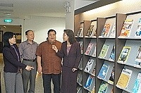 　圖書館如果也能像誠品書局一樣該有多好！文化局附設圖書館昨日舉行重新開幕典禮，顛覆民眾對傳統圖書館的印象。（圖／文：張登傑）