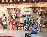 　塘岐國小學子以舞台劇「善財童子」祝福所有媽媽母親節快樂。（圖／文：陳鵬雄）
