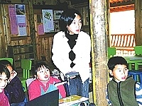 　馬祖小先鋒隊在四月八日取得最後十二隊進入全國決賽的資格，圖中馬祖小先鋒在牛角書坊舉辦「說一個有關愛的故事」活動。（圖：介壽國小提供）