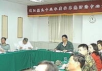 　連江縣政府昨日舉行登革熱防治中心動員組織第一次會議，縣長陳雪生在會中向登革熱病媒蚊宣戰。（圖／文：張登傑）