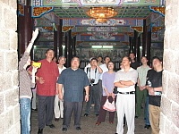 　府會首長等民意訪問團利用假日參訪漳港媽祖顯應宮，了解旅遊配套措施。（圖：本報大陸傳真）