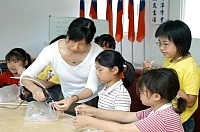 　馬祖區漁會舉辦四健會成長學習教育組「金莎花束教學研習活動」，由花藝設計師曹曉芬女士擔任講師。（圖／文：張登傑）