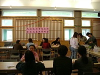 　莒光漁會家政班研習製作香皂花籃現場。（圖／文：陳樂團）