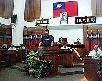 　縣議會第三屆第五次定期大會，縣長陳雪生進行施政報告。（圖：曹重偉）