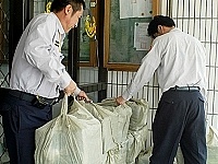 南竿警察所昨日凌晨打擊不法走私，破獲大批走私大陸酒及農產品。（圖／文：張登傑）