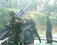     司令陸中將視導火砲射擊實況。【圖／文：蘇晉正】