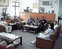 馬防部司令陸華寧即將榮調,特別前往縣議會拜會,受到縣長陳雪生、議長陳振清、副議長謝承春及議員們的熱烈歡迎。(圖/文:曹重偉)