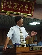 　副議長謝承春進行質詢。（圖／文：曹重偉）