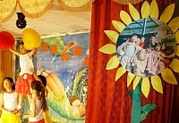 　七位小太陽再見了！仁愛國小昨日舉辦「頑皮精靈的邀約」夢幻畢業典禮，留給畢業生揮別校園前最後溫馨的回憶。（圖／文：張登傑）