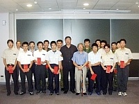 縣長陳雪生、立委曹原彰致贈端節慰問金給在地服役及替代役的子弟兵們,並爭取他們能返家過節。(圖/文:曹重偉)