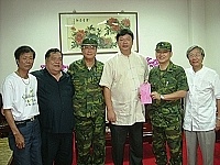 　陳縣長、議長、立委向西莒一九四旅致贈端節加菜金以示賀節。（圖／文：陳樂團）