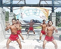 海龍戰士表演蛙人操。（圖：陳鵬雄）