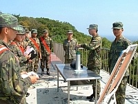     一九四旅政戰主管親蒞指導急救器材教學示範。【圖／文： 呂忠訓】