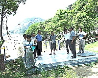 　北竿各界代表會勘游泳池預定地。（圖／文：陳鵬雄）