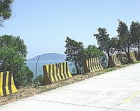 　環島北路外側的雜草清除之後，視野變得更加遼闊。（圖／文：陳鵬雄）