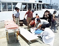 台商黃原林的母親黃莫珠鑾女士透過小三通途徑返台就醫,縣長陳雪生、立委曹原彰前往探視。(圖/文:曹重偉)