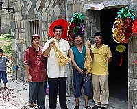 　橋仔長生麵線加工廠開業，縣長陳雪生等人前往祝賀並表示鼓勵。（圖／文：陳鵬雄）