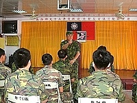     馬防部於日前舉行新進人員職前講習開訓典禮，司令程中將期勉大家在工作崗位上扮演好自己的角色，使防區各項業務推動圓滿、順利。【圖／文：蘇晉正】
