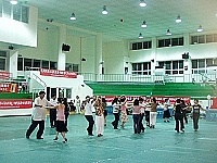 全員舞動時刻,縣長陳雪生也被拉進場一起「飆舞」,帶動現場歡樂氣氛。(圖/文:曹重偉)