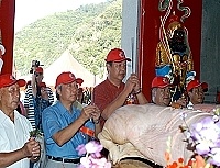　梅石境高王爺廟昨日上午九時舉行重建落成大典活動。（圖／文：張登傑）