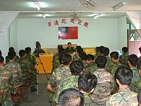     司令程中將主持軍法紀巡迴宣教，並於會中提醒幹部們應以「愛心、耐心」凝聚部隊和諧氣氛，營造愉悅工作環境。【圖／文：蘇晉正】