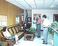 　塘岐婦女前往公所陳情有關小狗影響學童安全的問題。（圖／文：陳鵬雄）