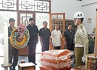   連江縣九十三年秋祭國軍陣（公）亡將士祭典，昨日上午九時在南竿珠螺軍人公墓舉行。（圖／文：張登傑）