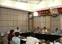 　莒光鄉長柯玉官邀請建築業者研討配合環境大整頓。（圖／文：陳樂團）
