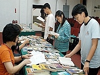 　連江縣政府文化局和各鄉圖書館昨日同步展開「全國好書交換日」活動，藉由好書流通，再次享受閱讀樂趣。（圖／文：張登傑）
