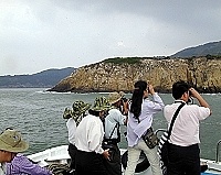 　行政院農委會野動諮詢委員會一行抵馬考察，並出海前往鐵尖、白廟等島礁海域進行燕鷗生態及管理的考察工作。（圖：連江縣政府建設局提供）