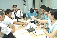 　九十三年連江縣運動會籌備處在昨日下午二時舉行會內外賽抽籤，正式點燃縣運動會戰火。（圖／文：張登傑）