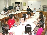 　縣長陳雪生、立委曹原彰與莒光教師座談，以會計人員缺乏、對外交通談得最多。（圖／文：宋志富）