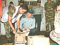 　圖為戴上將親臨防區作業現場，詳細詢問各編組人員對自身工作的了解程度，並要求落實專人專責制度，以確保任務執行過程平安順利。【圖／文：蘇晉正】