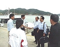 福建省歷史名人研究會一行抵馬參訪,縣府觀光局長柯木順、大陸事務課課長林志東到碼頭迎接。(圖/文:曹重偉)