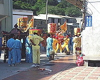 板里白馬尊王廟安座大典,舉辦全村迎神遶境儀式。(圖/文:陳鵬雄)